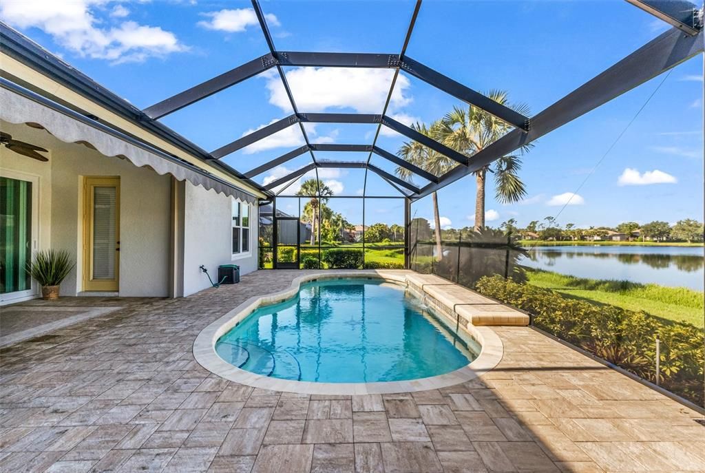 En Venta: $724,900 (3 camas, 3 baños, 2428 Pies cuadrados)