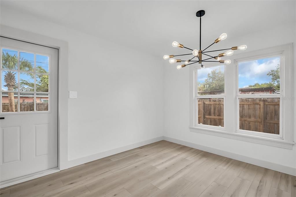 En Venta: $364,900 (3 camas, 2 baños, 1104 Pies cuadrados)