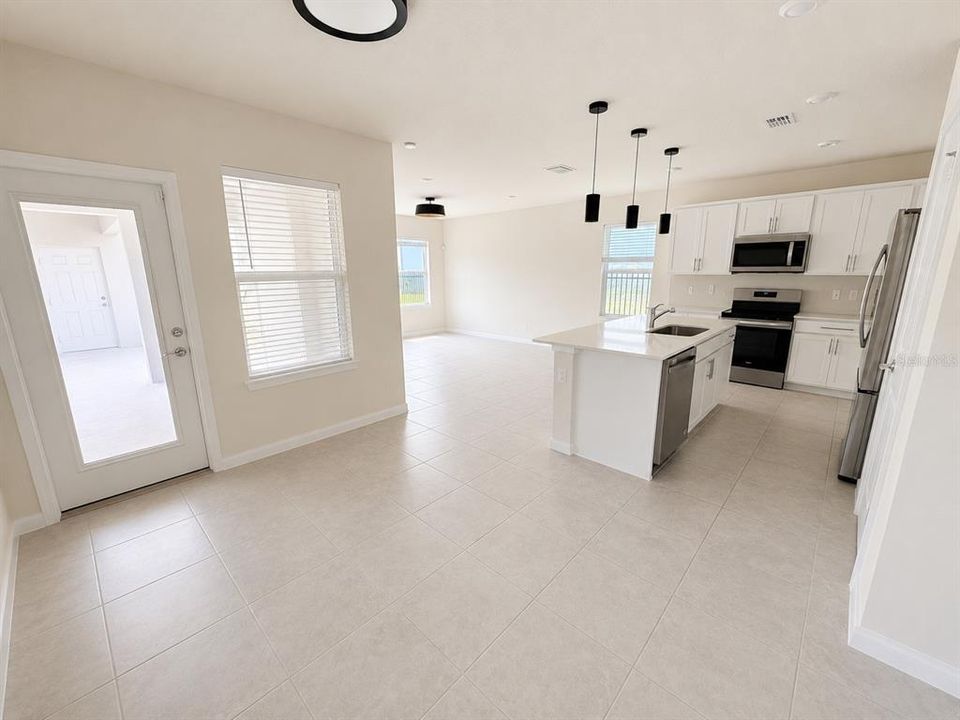 For Sale: $474,990 (4 beds, 3 baths, 2.06 Square Feet)