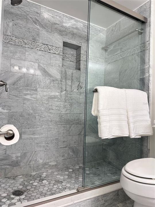 Под контрактом: $228,000 (2 спален, 2 ванн, 1118 Квадратных фут)