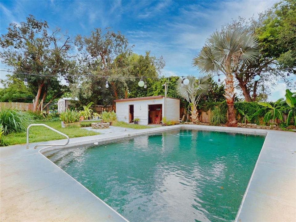 For Sale: $319,900 (4 beds, 2 baths, 2133 Square Feet)
