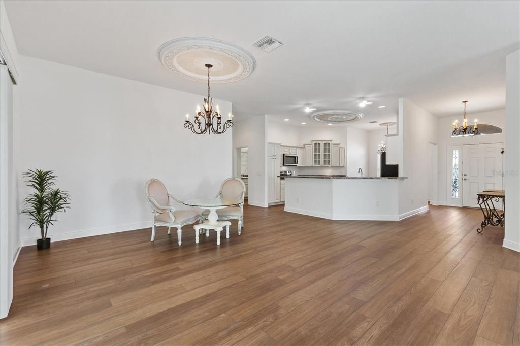 En Venta: $590,000 (3 camas, 2 baños, 2117 Pies cuadrados)
