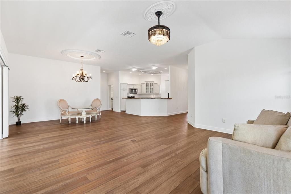 En Venta: $590,000 (3 camas, 2 baños, 2117 Pies cuadrados)
