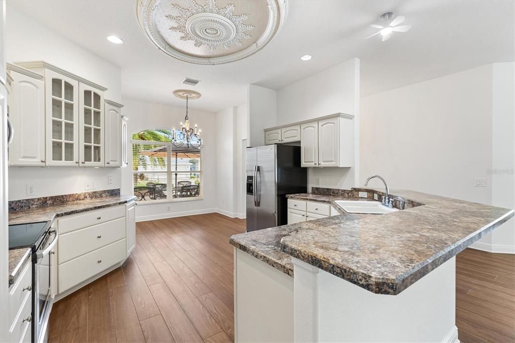 En Venta: $590,000 (3 camas, 2 baños, 2117 Pies cuadrados)