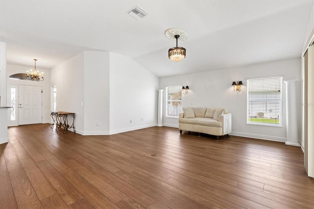 En Venta: $590,000 (3 camas, 2 baños, 2117 Pies cuadrados)