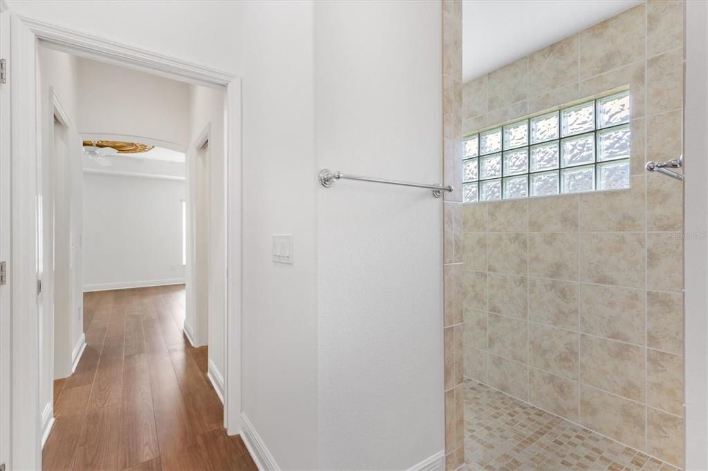 En Venta: $590,000 (3 camas, 2 baños, 2117 Pies cuadrados)