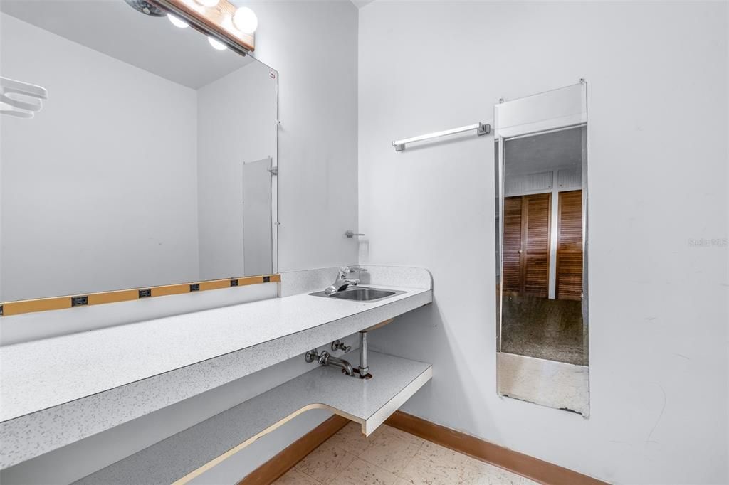 En Venta: $425,000 (5 camas, 3 baños, 3091 Pies cuadrados)