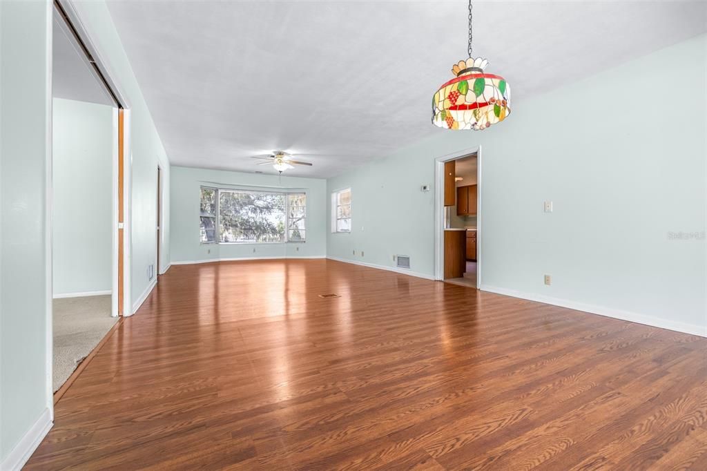 En Venta: $425,000 (5 camas, 3 baños, 3091 Pies cuadrados)