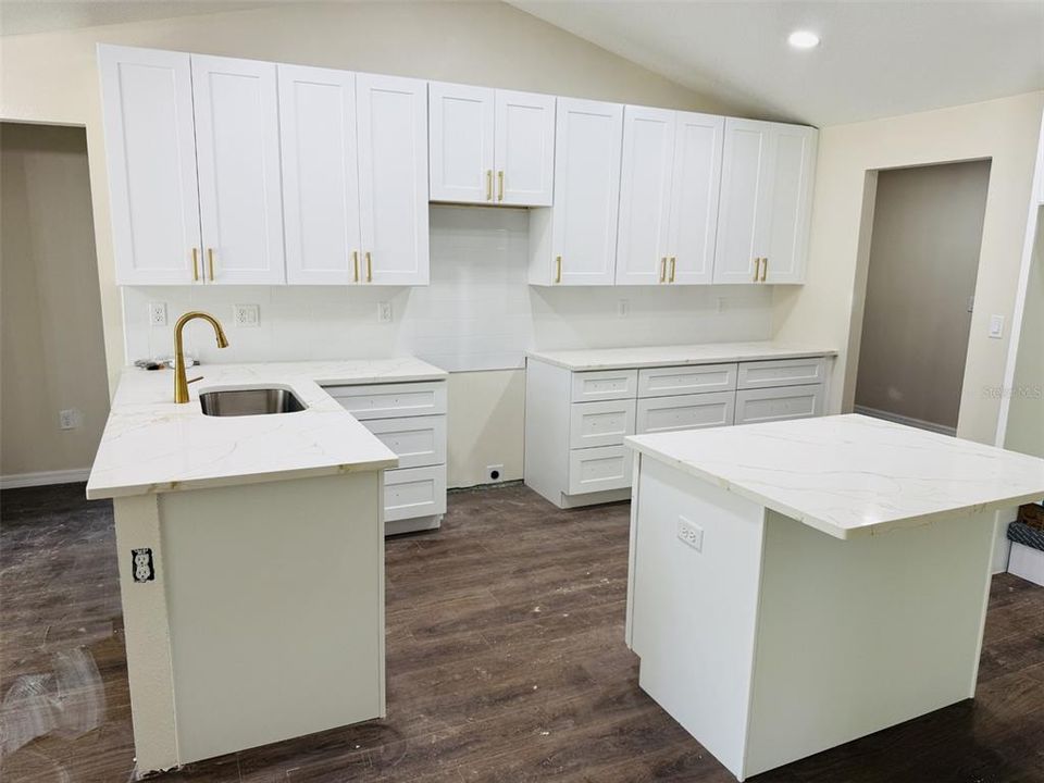 For Sale: $354,900 (3 beds, 2 baths, 1682 Square Feet)