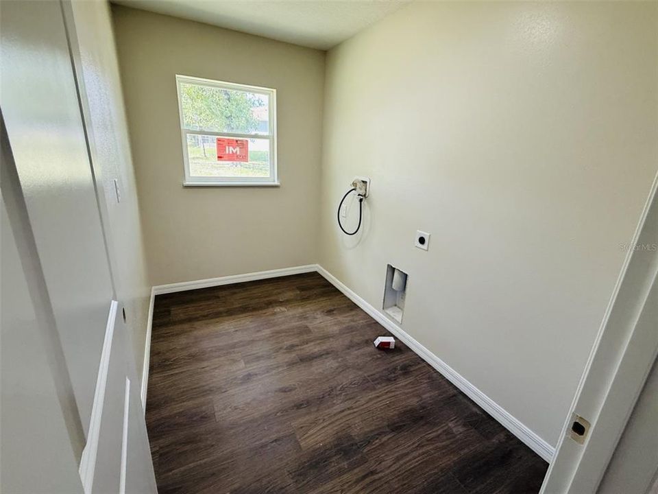 For Sale: $354,900 (3 beds, 2 baths, 1682 Square Feet)