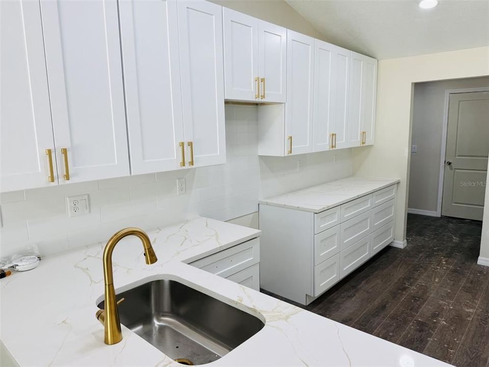 For Sale: $354,900 (3 beds, 2 baths, 1682 Square Feet)