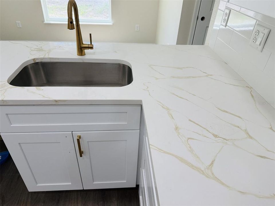 For Sale: $354,900 (3 beds, 2 baths, 1682 Square Feet)