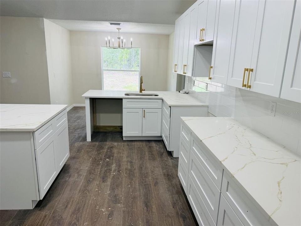 For Sale: $354,900 (3 beds, 2 baths, 1682 Square Feet)