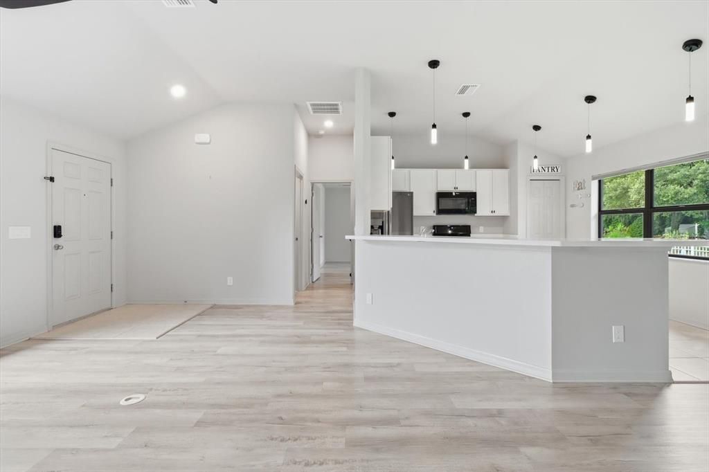 На продажу: $309,900 (3 спален, 2 ванн, 1394 Квадратных фут)