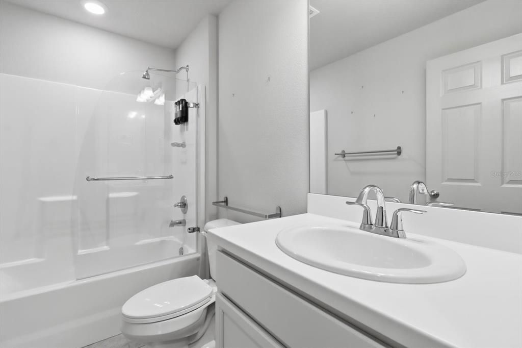 На продажу: $309,900 (3 спален, 2 ванн, 1394 Квадратных фут)