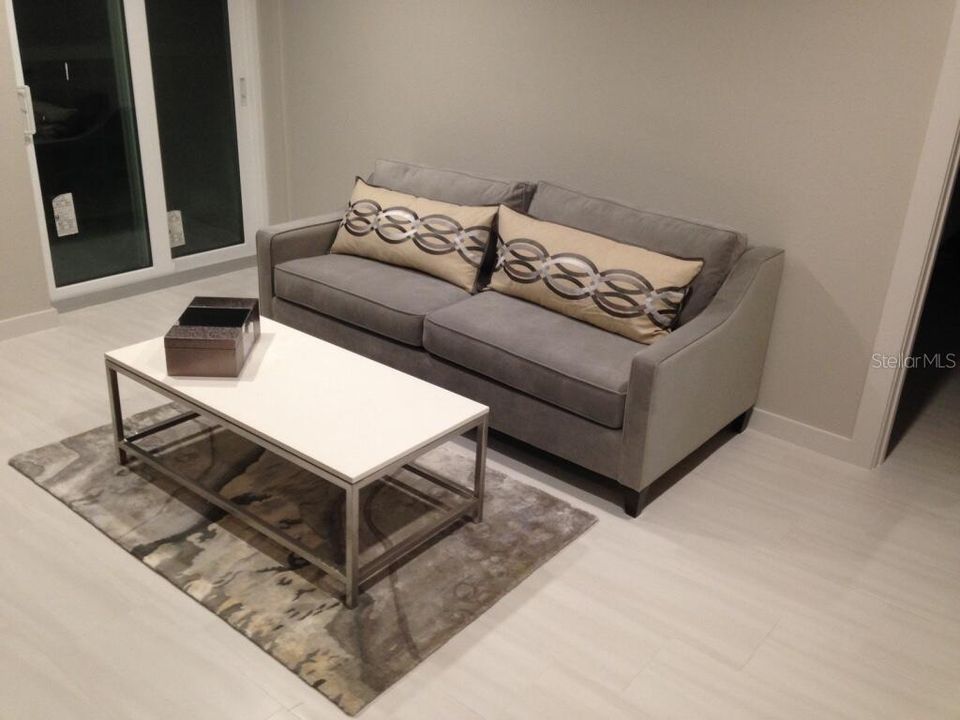 For Sale: $189,000 (1 beds, 1 baths, 666 Square Feet)