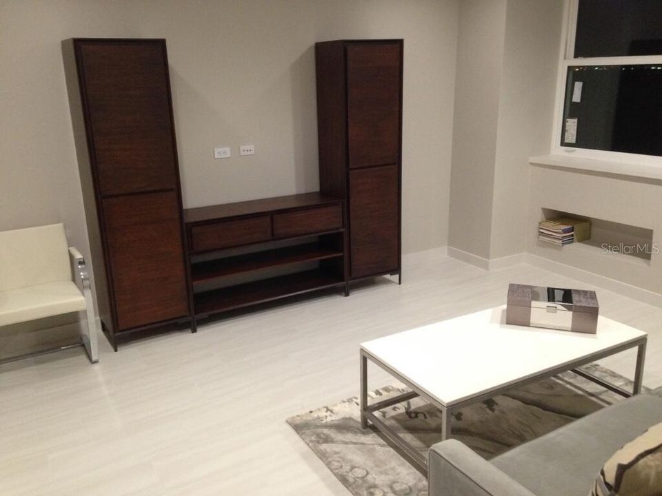 For Sale: $189,000 (1 beds, 1 baths, 666 Square Feet)