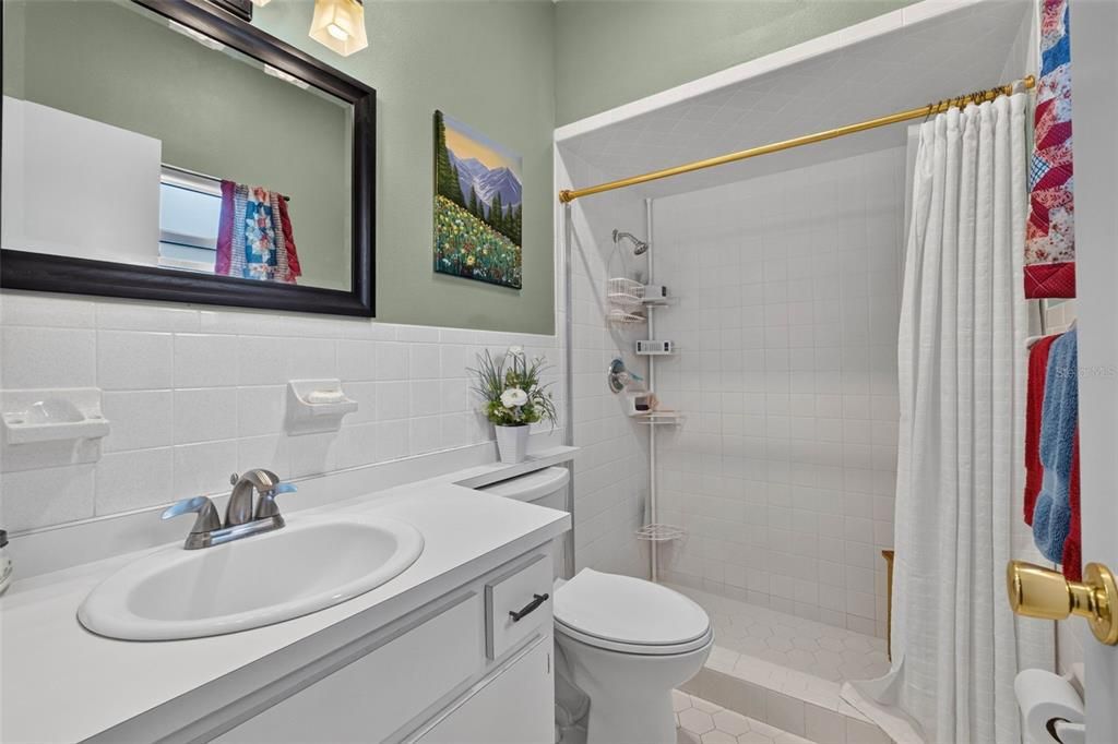 For Sale: $550,000 (3 beds, 3 baths, 1835 Square Feet)