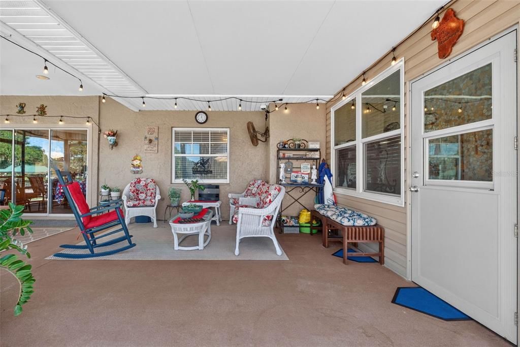 For Sale: $550,000 (3 beds, 3 baths, 1835 Square Feet)