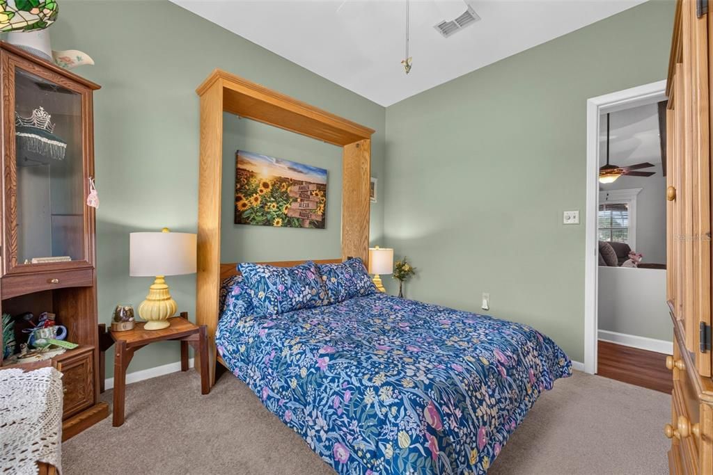 For Sale: $550,000 (3 beds, 3 baths, 1835 Square Feet)
