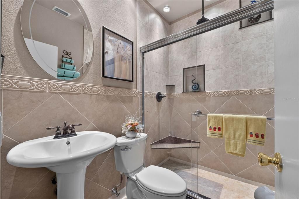 For Sale: $550,000 (3 beds, 3 baths, 1835 Square Feet)