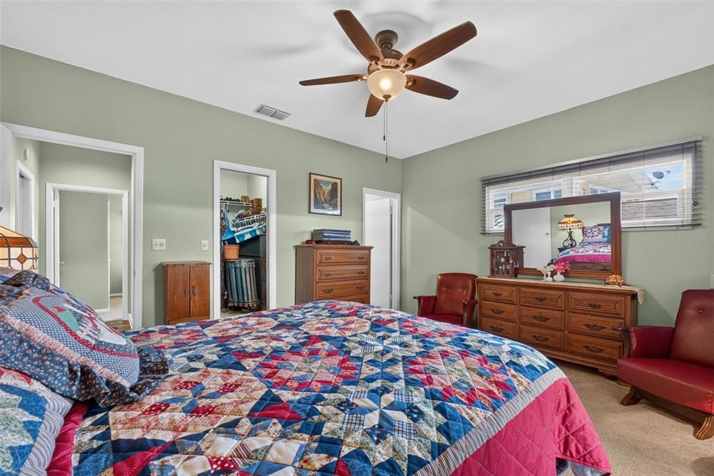 For Sale: $550,000 (3 beds, 3 baths, 1835 Square Feet)