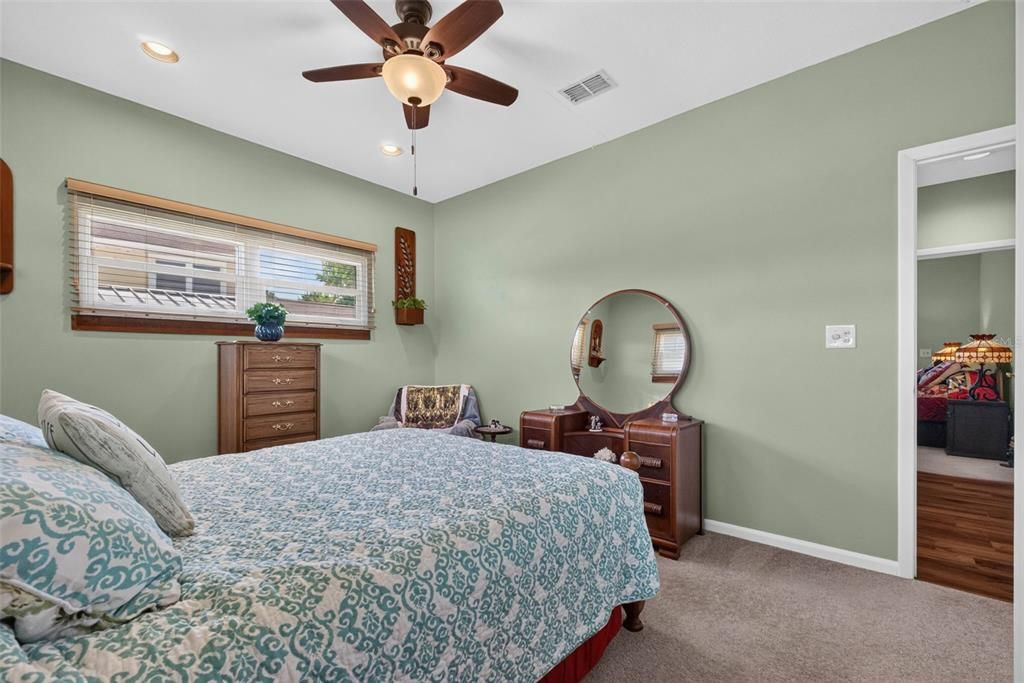 For Sale: $550,000 (3 beds, 3 baths, 1835 Square Feet)