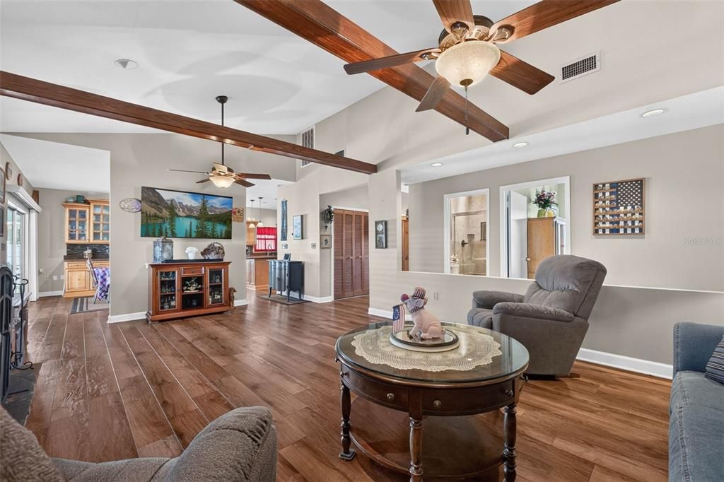 For Sale: $550,000 (3 beds, 3 baths, 1835 Square Feet)
