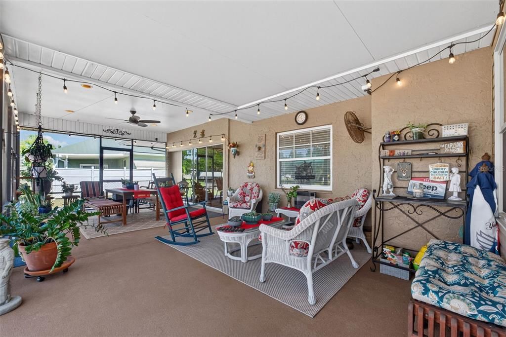For Sale: $550,000 (3 beds, 3 baths, 1835 Square Feet)