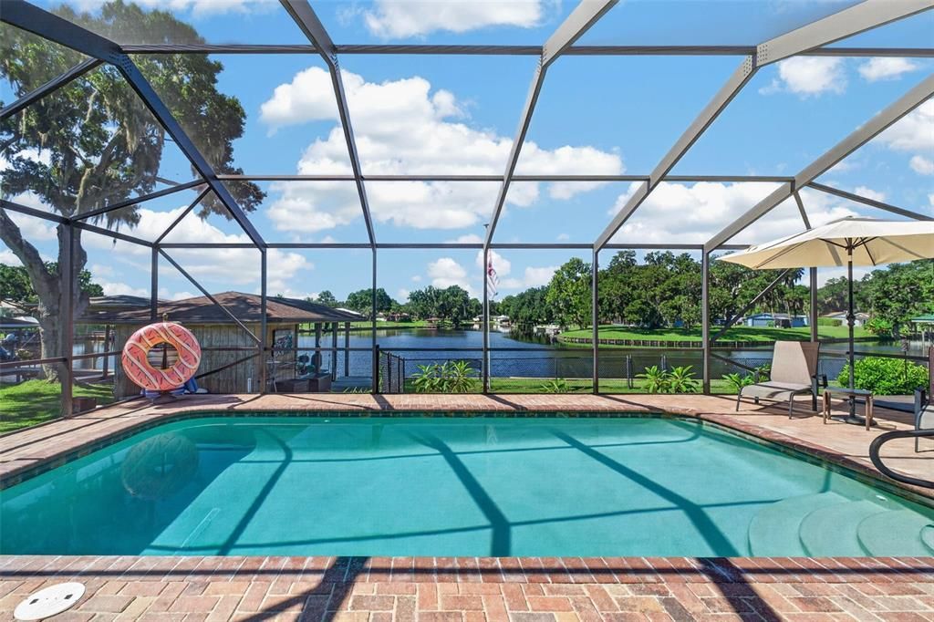 For Sale: $550,000 (3 beds, 3 baths, 1835 Square Feet)