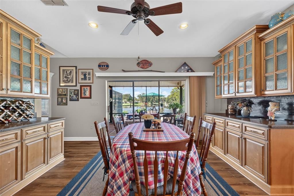 For Sale: $550,000 (3 beds, 3 baths, 1835 Square Feet)