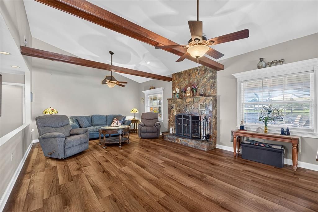 For Sale: $550,000 (3 beds, 3 baths, 1835 Square Feet)