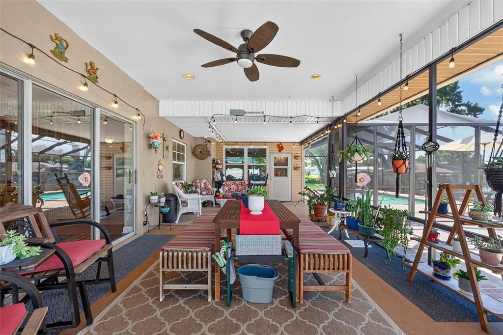 For Sale: $550,000 (3 beds, 3 baths, 1835 Square Feet)