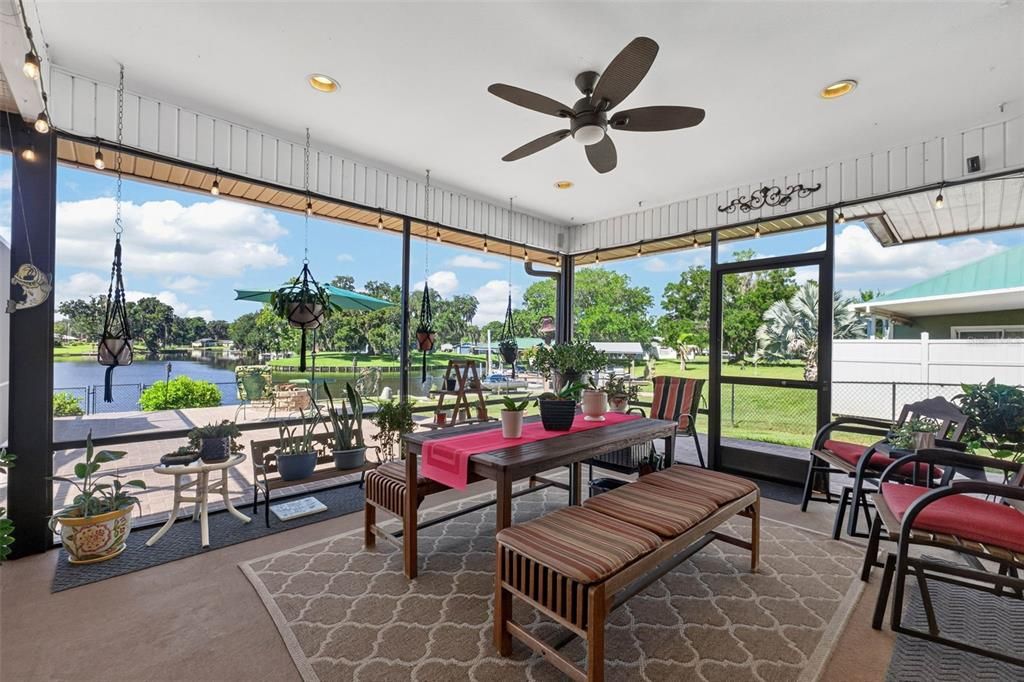 For Sale: $550,000 (3 beds, 3 baths, 1835 Square Feet)