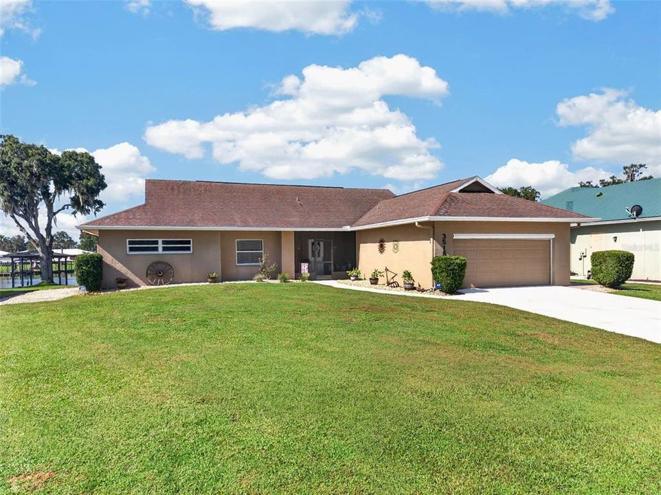 For Sale: $550,000 (3 beds, 3 baths, 1835 Square Feet)