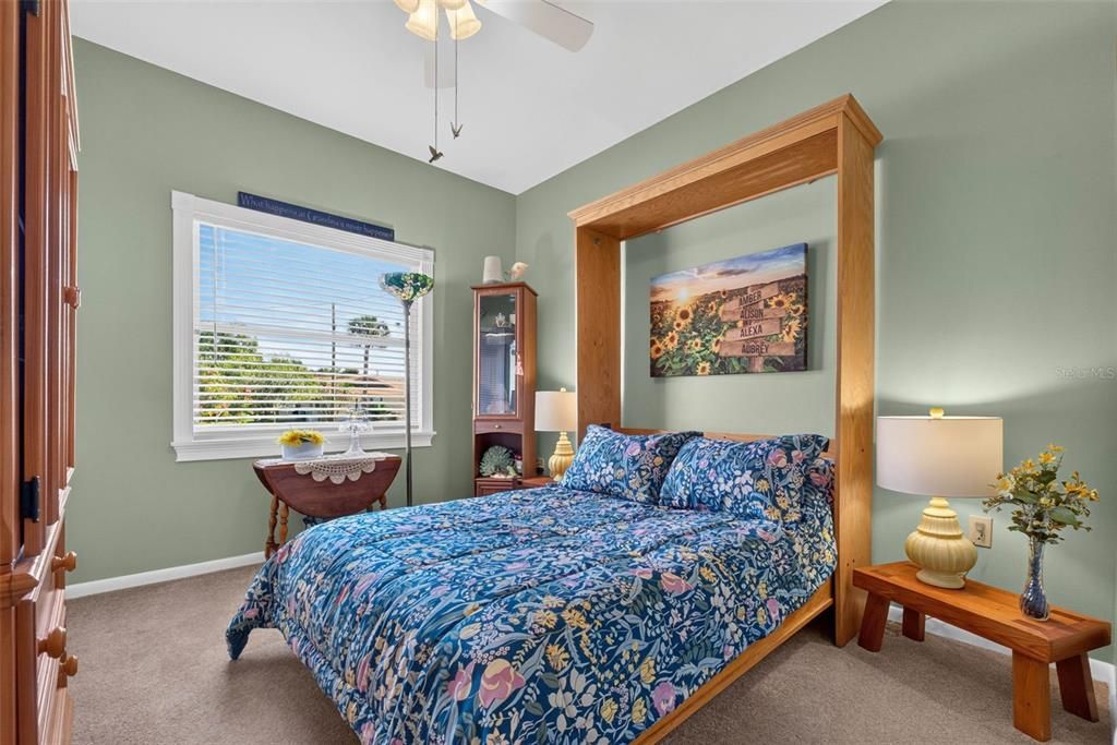 For Sale: $550,000 (3 beds, 3 baths, 1835 Square Feet)