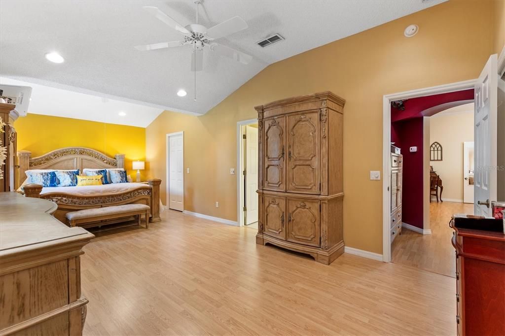 En Venta: $469,900 (3 camas, 2 baños, 2360 Pies cuadrados)