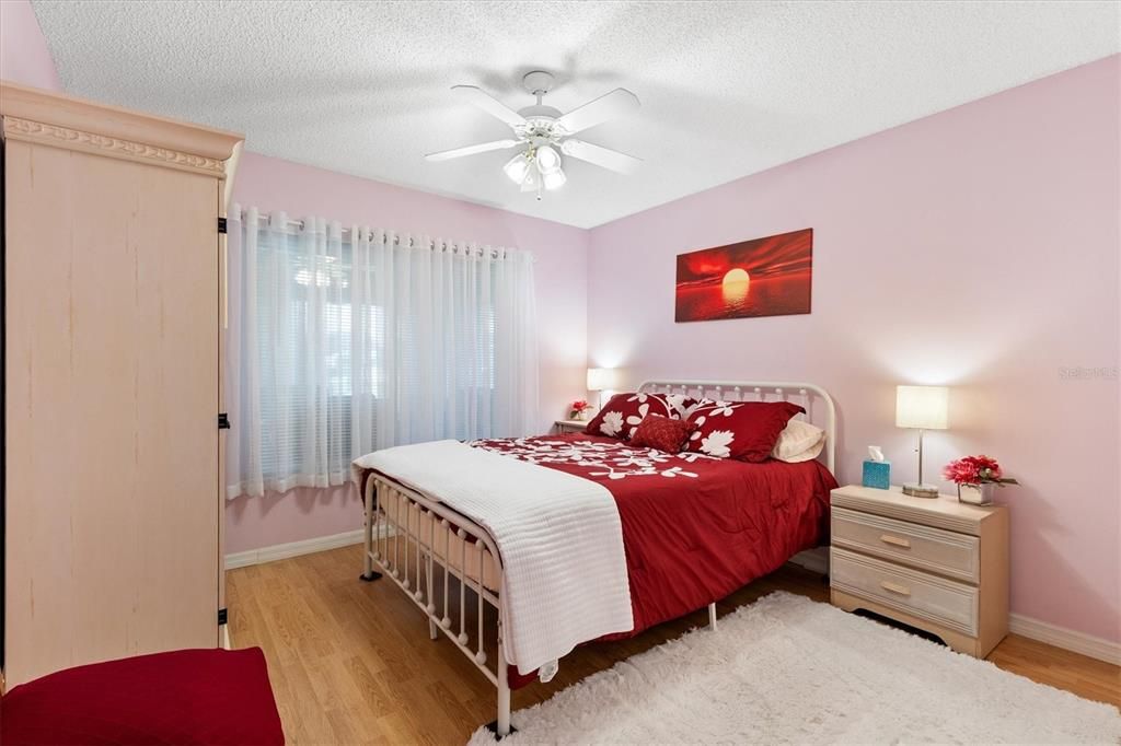 En Venta: $469,900 (3 camas, 2 baños, 2360 Pies cuadrados)