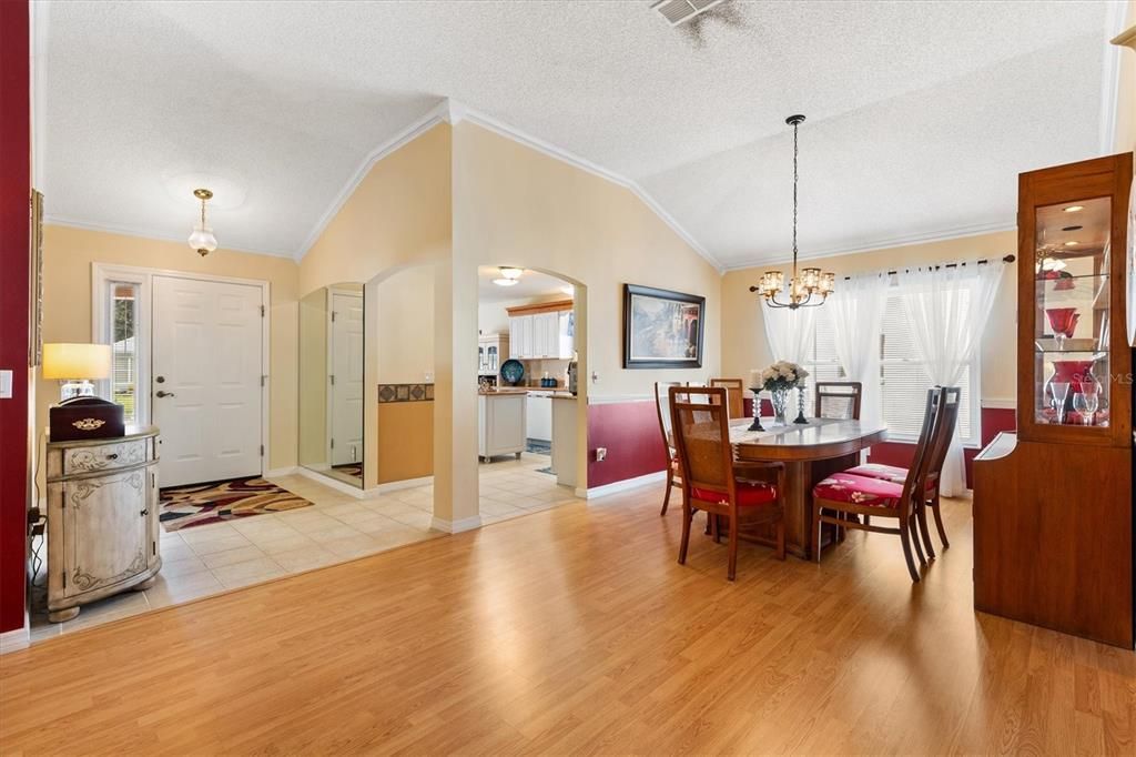 En Venta: $469,900 (3 camas, 2 baños, 2360 Pies cuadrados)