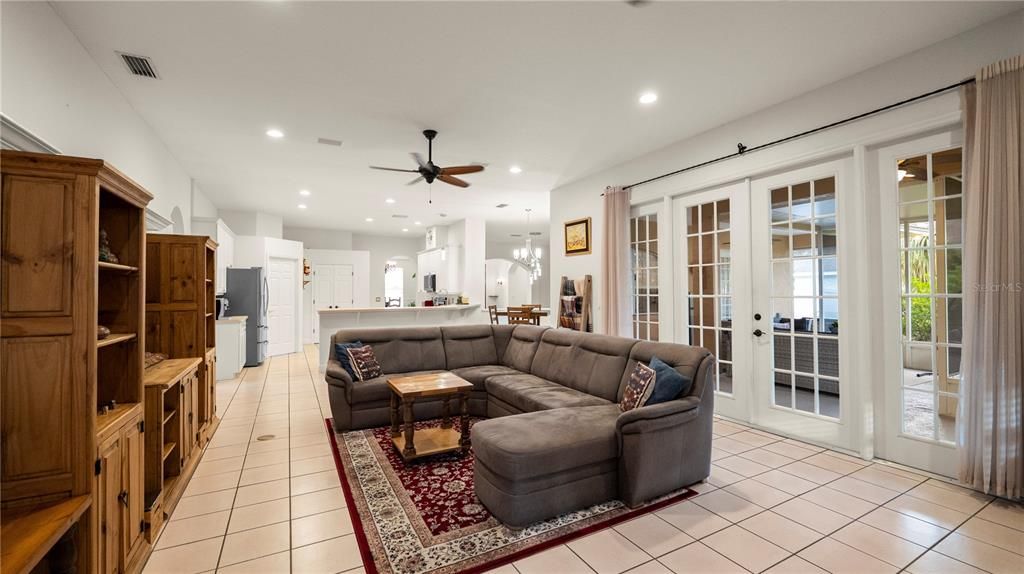 For Sale: $549,000 (4 beds, 2 baths, 2806 Square Feet)
