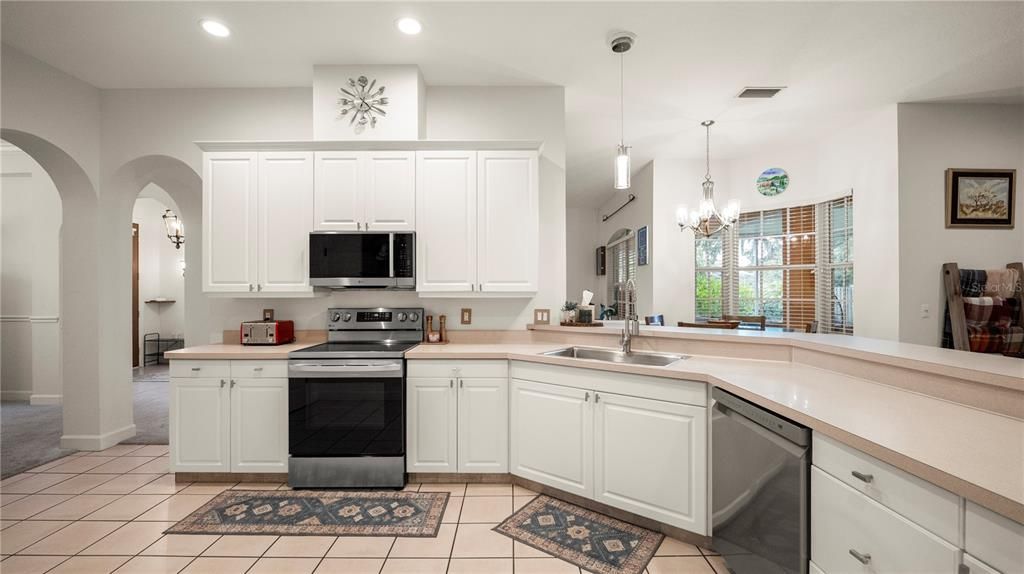 For Sale: $549,000 (4 beds, 2 baths, 2806 Square Feet)