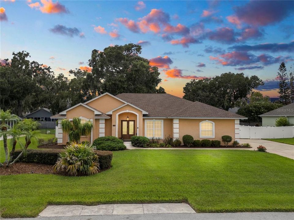 For Sale: $549,000 (4 beds, 2 baths, 2806 Square Feet)