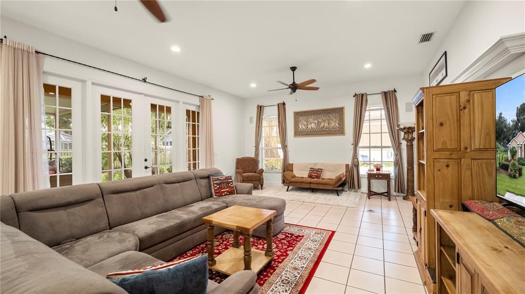 For Sale: $549,000 (4 beds, 2 baths, 2806 Square Feet)