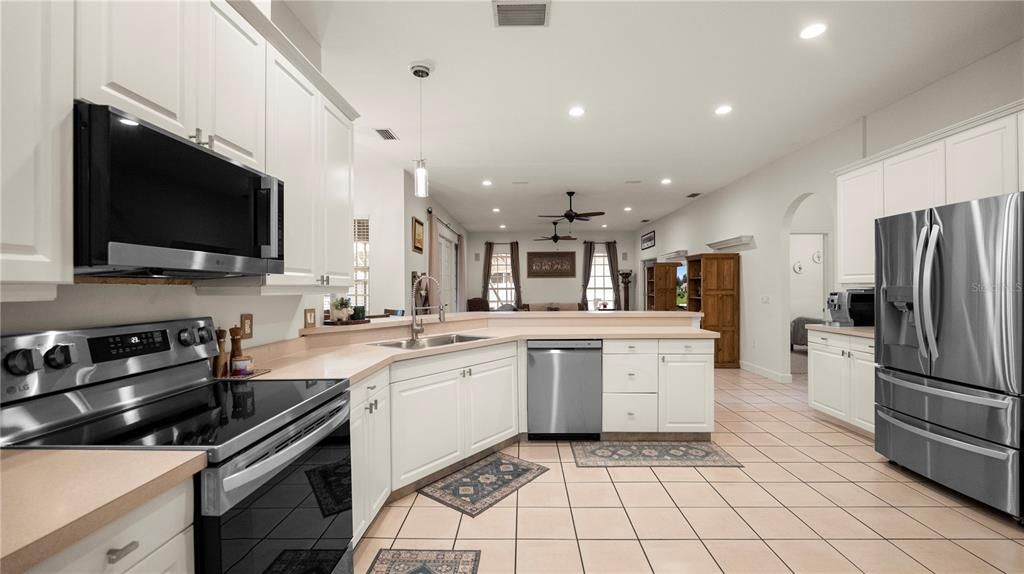For Sale: $549,000 (4 beds, 2 baths, 2806 Square Feet)