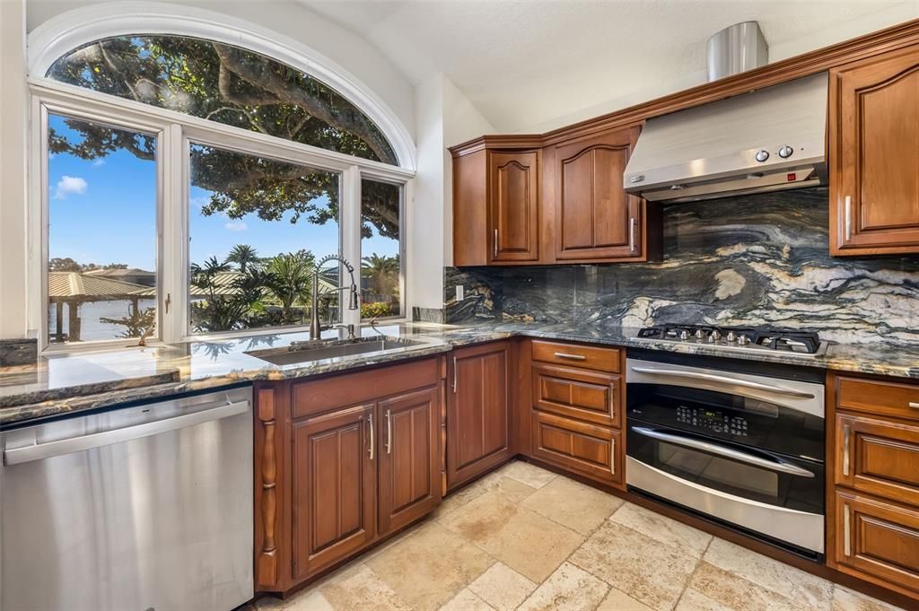 For Sale: $979,000 (3 beds, 3 baths, 3516 Square Feet)