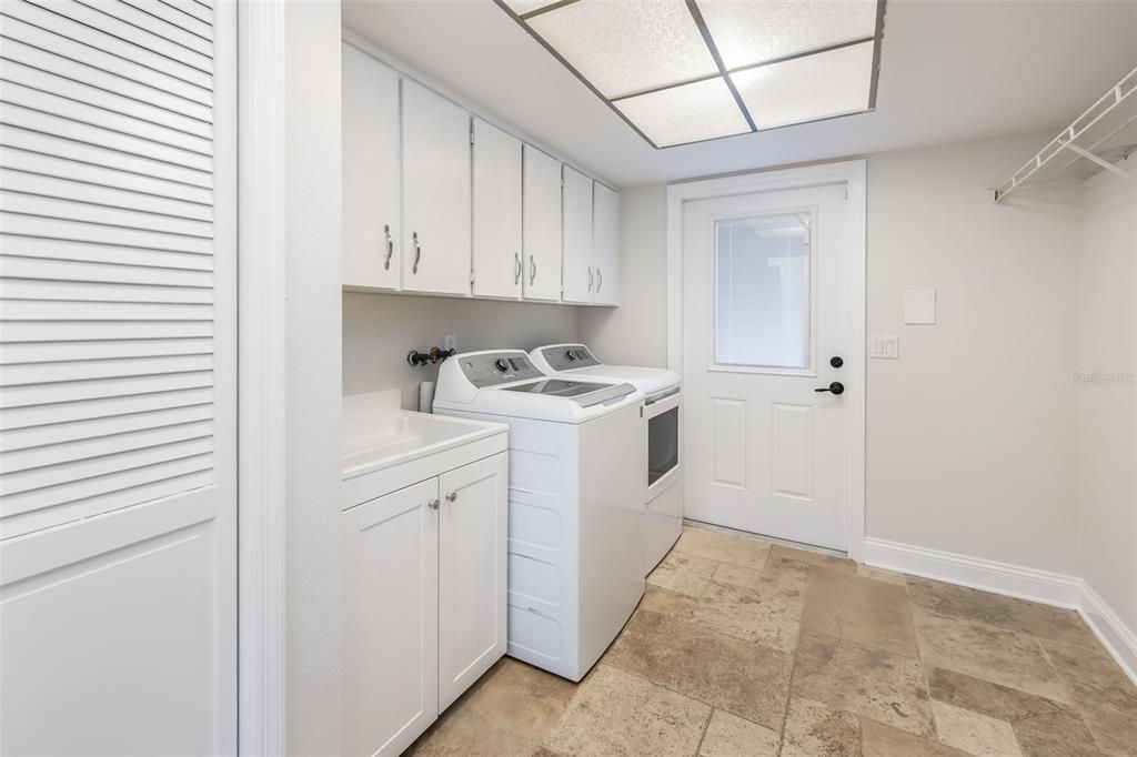 For Sale: $979,000 (3 beds, 3 baths, 3516 Square Feet)
