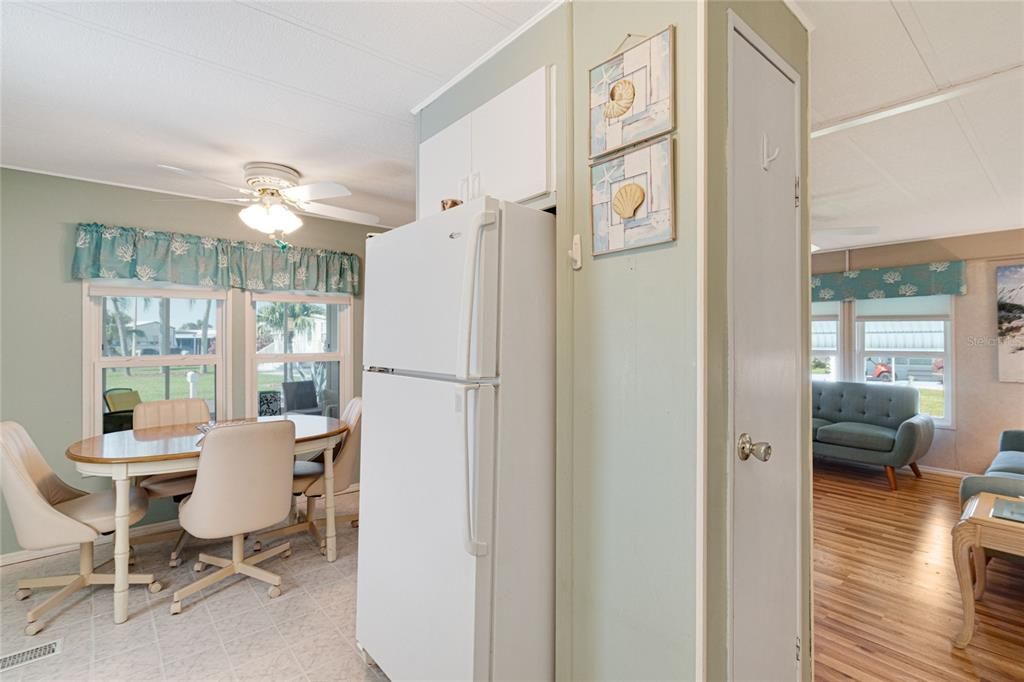 На продажу: $149,900 (2 спален, 2 ванн, 864 Квадратных фут)