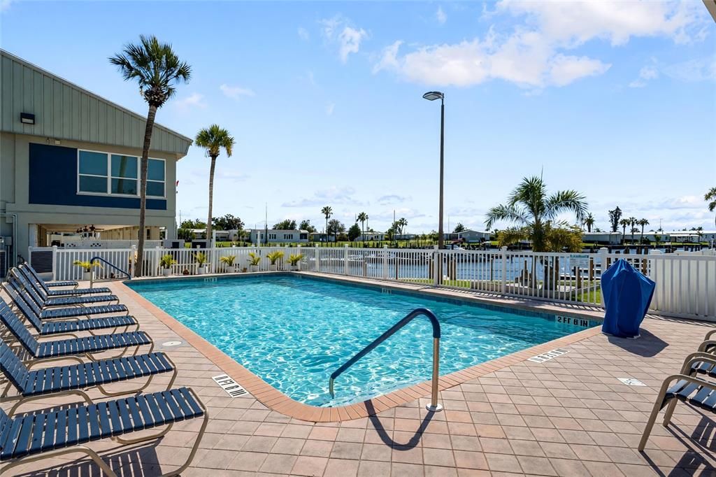 На продажу: $149,900 (2 спален, 2 ванн, 864 Квадратных фут)