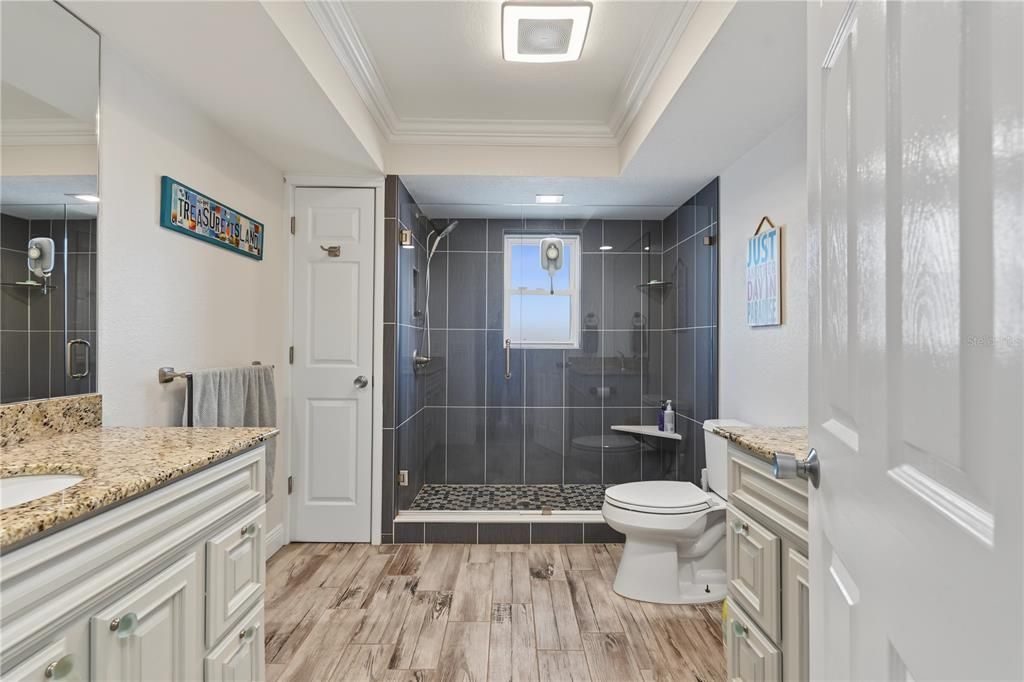 En Venta: $1,599,000 (3 camas, 2 baños, 2864 Pies cuadrados)