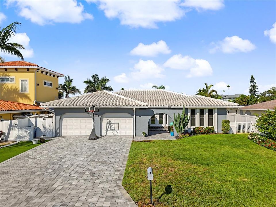 En Venta: $1,599,000 (3 camas, 2 baños, 2864 Pies cuadrados)